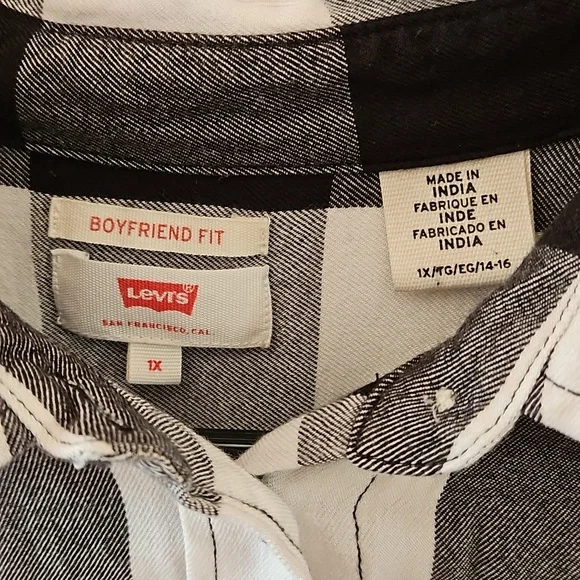 Levi's Boyfriend Fit Shirt! - Picture 2 of 5
